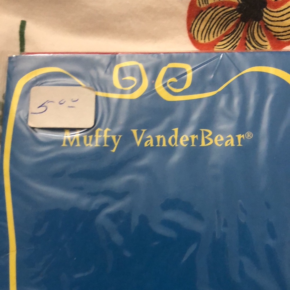 NIP Muffy VanderBear Wrapping Paper Set - Picture 2 of 5